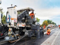 Leitdrahtloser Betoneinbau mit 3D-Fertigersteuerung von Wirtgen