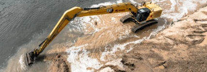 Böschungsbagger mit GPS-Steuerung von Kurz