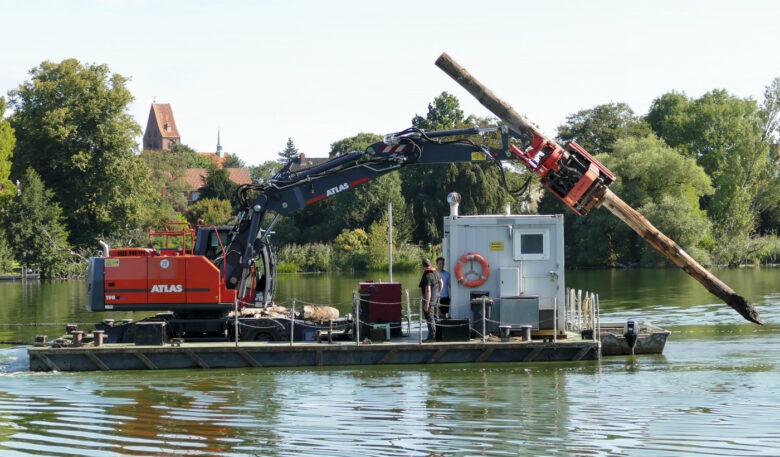 Atlas-Mobilbagger 190W blue im Wasserbau kraftvoll und geschmeidig