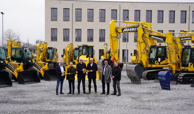 Schlüter-Partner erhält Komatsu-Maschinenpaket