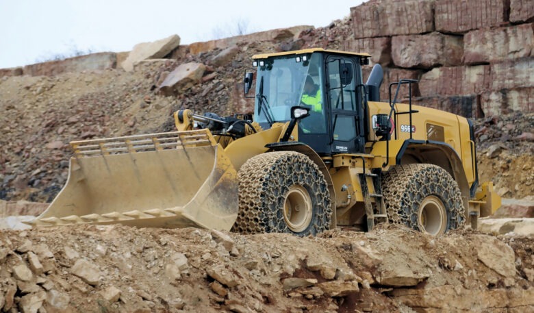 Cat 966 GC unterstützt Huber Transporte bei Rohstoffverladung