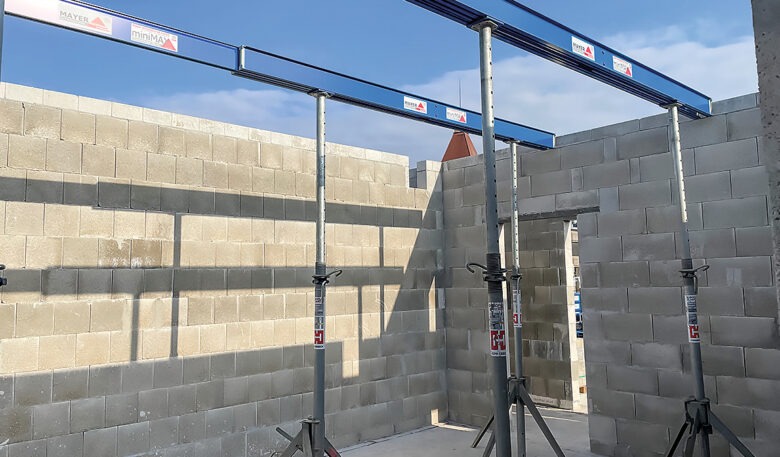 Trägersystem farblich im Firmendesign