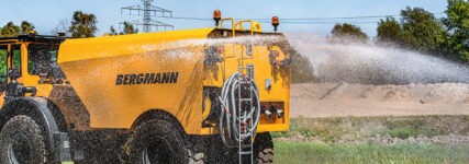 Offroad-Mobil zur Staubbindung