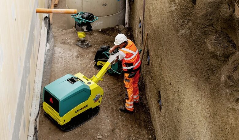Erster Einsatz für Ammann eAPH 70/95 bei Grabenverdichtung
