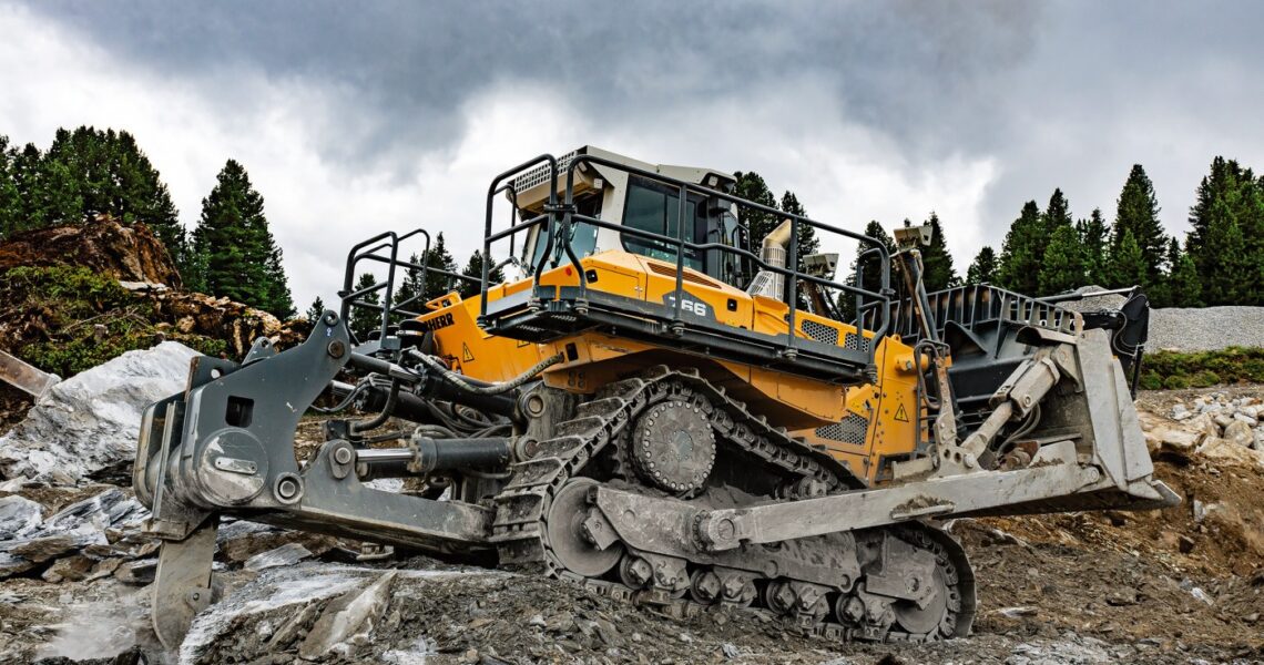 Liebherr-Planierraupe im Einsatz für den Skitourismus Liebherr-Planierraupe PR 766 G8