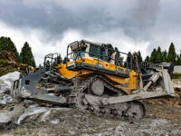 Liebherr-Planierraupe im Einsatz für den Skitourismus