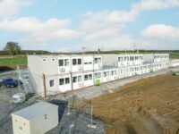 Büro- und Sanitärräume für Batteriespeicher-Baustelle