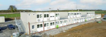 Büro- und Sanitärräume für Batteriespeicher-Baustelle