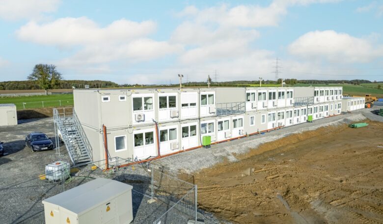 Büro- und Sanitärräume für Batteriespeicher-Baustelle