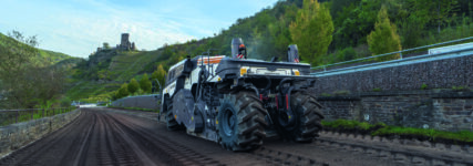 Wirtgen Rock Crusher bricht und mischt und siebt Packlagen vor Ort
