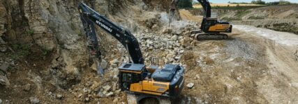 30-t-Kettenbagger von HD Hyundai bewähren sich im Jurakalk