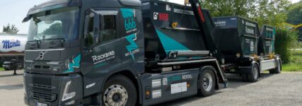 Der Volvo FM Electric Aero Absetzer-Hängerzug im Test