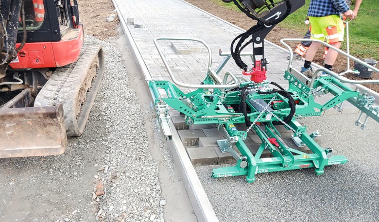 Pflastergreif überzeugt Infrastrukturbau Lindner