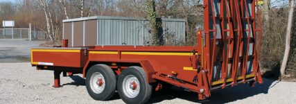 Straßenbaumaschinen sicherer transportieren