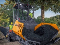 Ammann präsentiert E-Fertiger eABG 4820 und neue Rüttelplatten