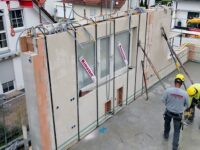Vorgefertigte Modulwände verkürzen die Bauzeit