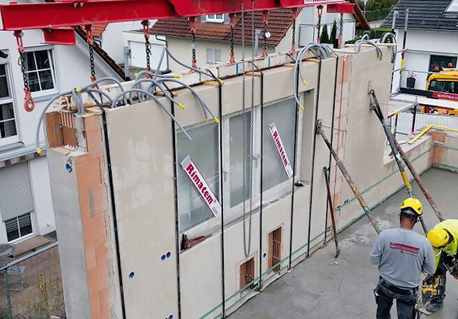 Vorgefertigte Modulwände verkürzen die Bauzeit