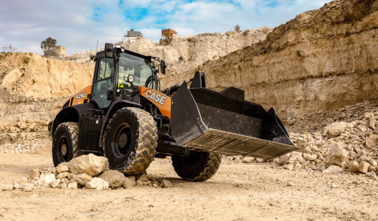 421G ist erstes Case-Modell im 100-PS-Segment
