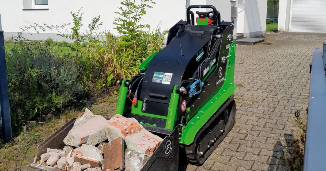 Die Elektro-Laderaupe Mini Z 400 von Firstgreen Firstgreen