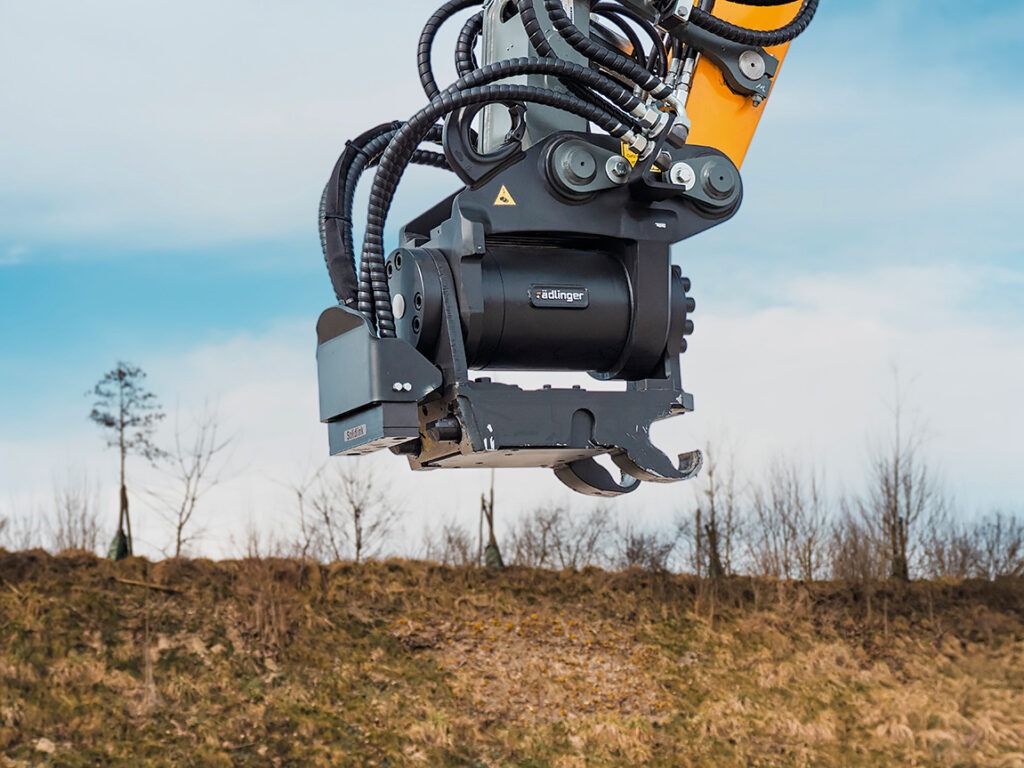 Vollhydraulisch zu kürzeren Rüstzeiten Rädlinger Maschinenbau