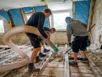 MTS-Saugbagger Dino12 optimiert Beseitigung von Bauschutt im Hochbau
