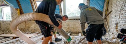 MTS-Saugbagger Dino12 optimiert Beseitigung von Bauschutt im Hochbau