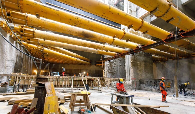 Verbaulösungen von Vp Groundforce sichern tiefe Baugrube