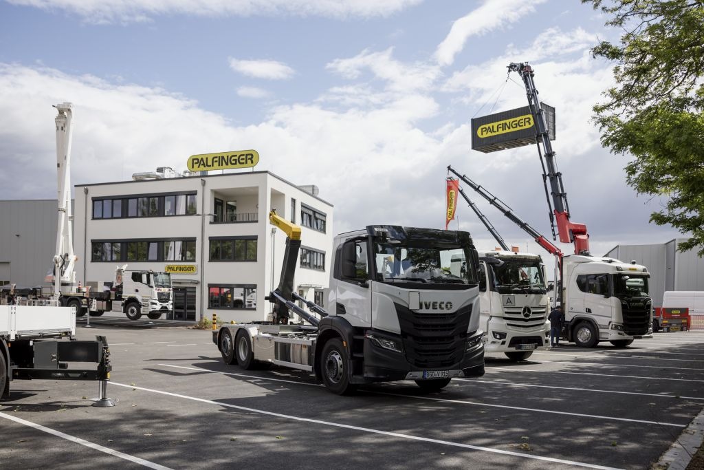 Erweiterter Standort in Duisburg Palfinger