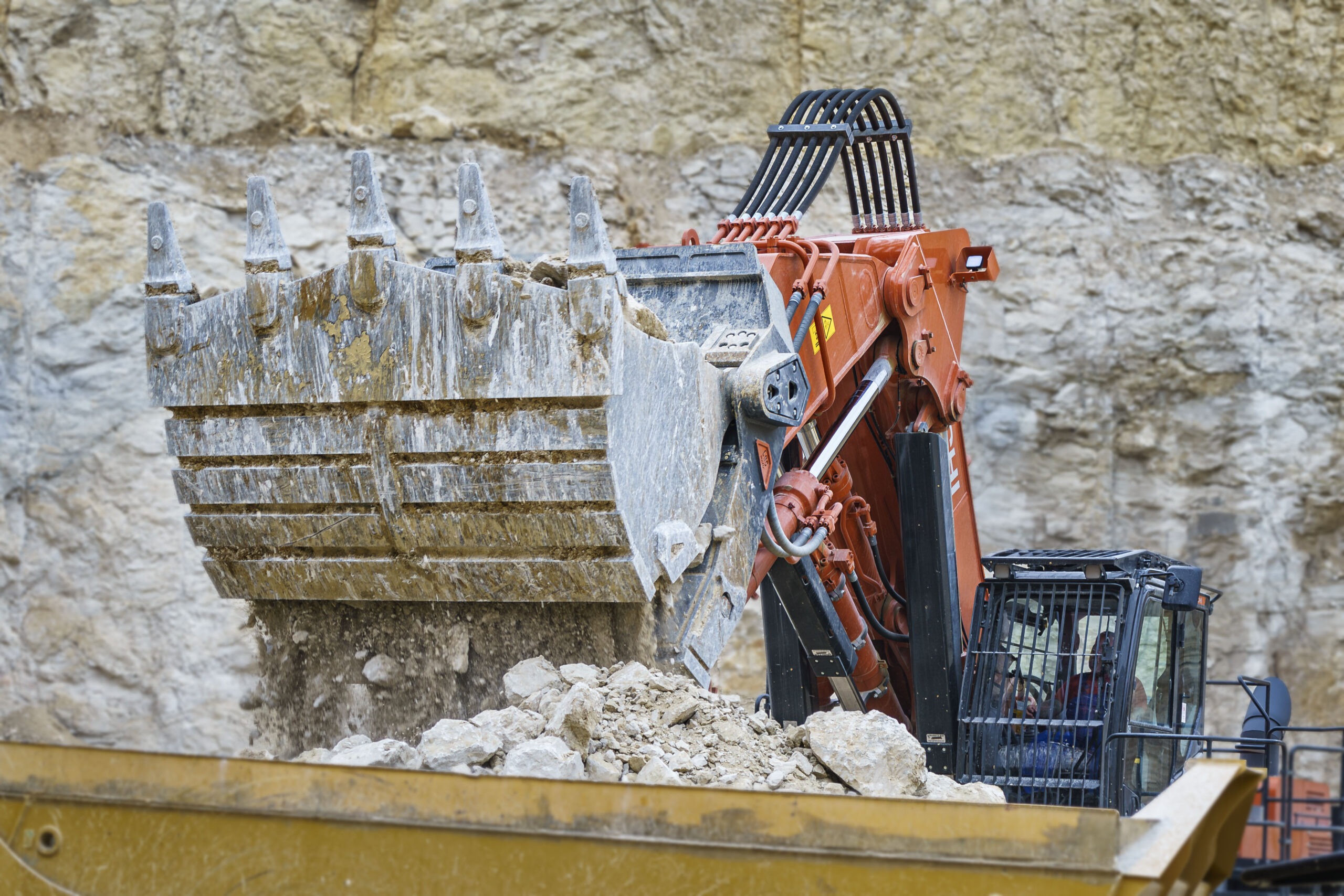 Kiesel, Hitachi