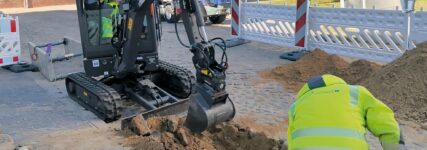 Leitungstiefbau Dithmarschen mit Volvo EC18 Electric durchgestartet