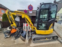 Landschaftsbauer vergrößert Maschinenpark