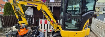 Landschaftsbauer vergrößert Maschinenpark