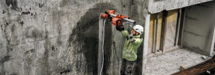 DD 150-U-22 von Hilti durchbricht Beton und Ziegel DD 150-U-22 von Hilti durchbricht Beton und Ziegel