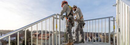 Peri-Up-Treppe Public erfüllt sämtliche Auflagen