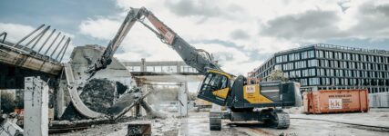 Echle Hartstahl realisiert Spezialumbau eines Volvo-Baggers