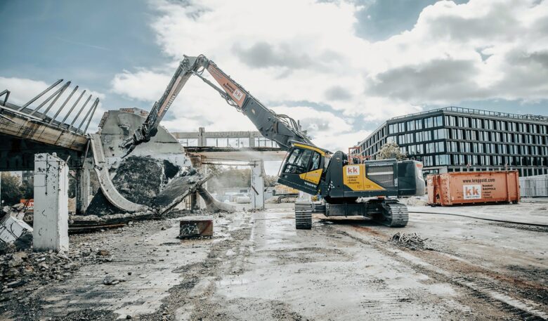 Echle Hartstahl realisiert Spezialumbau eines Volvo-Baggers