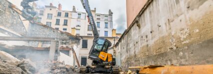 Kompakter Long-Reach-Abbruchbagger von Case Special Applications