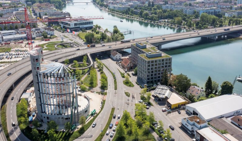 Peri-Gerüstkonstruktion für Holzbau in 32 m Höhe