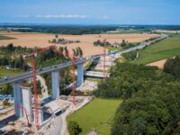 Drei Wolff-Krane bei spektakulärem Brückenprojekt