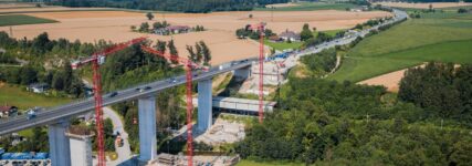 Drei Wolff-Krane bei spektakulärem Brückenprojekt