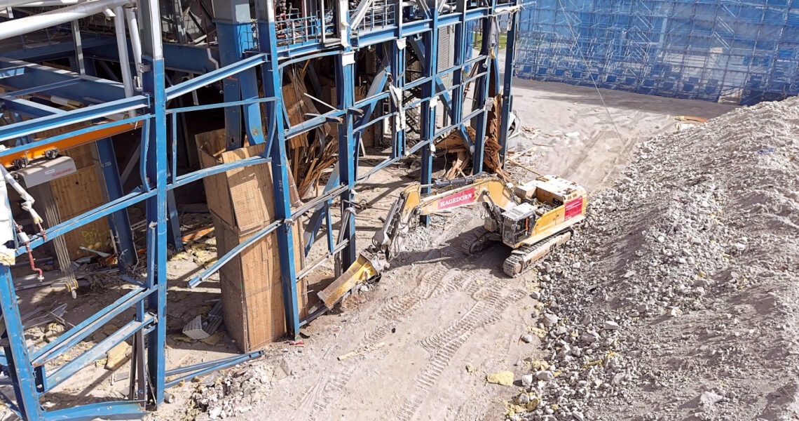 Premiere für Cat 395 mit Cat-Command-Steuerung Hagedorn, Caterpillar, Zeppelin Baumaschinen