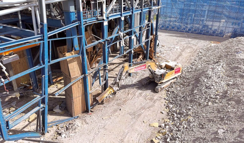 Premiere für Cat 395 mit Cat-Command-Steuerung