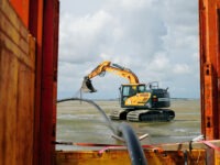 Hyundai-Kettenbagger unterstützt Leitungsverlegung im Biosphärenreservat