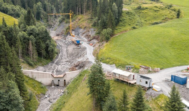 Liebherr-Energiespeicher sichert Versorgung in abgelegenen Gebieten