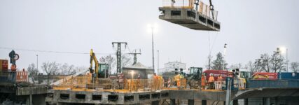 Max Wild meistert Brückenrückbau mit Kran- und Sägetechnik