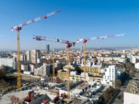 Vier Potain-Topless-Krane gestalten Skyline von Lyon