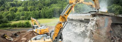 Liebherr-Maschinen übernehmen Abbruch, Sortierung und Materialverladung