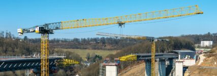 Flat-Top-Krane von Liebherr spielen Schlüsselrolle beim Ersatzneubau