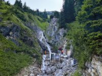 Mit dem Helikopter zur Baustelle