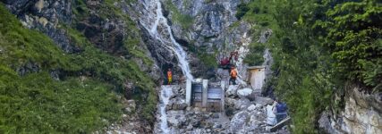 Mit dem Helikopter zur Baustelle